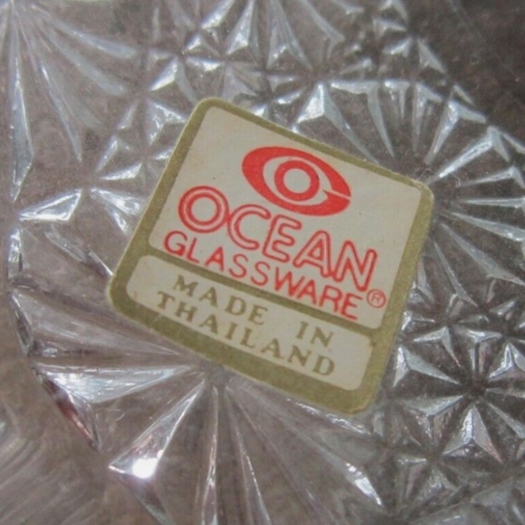 Vintage Heavy Glass Ashtray or Bowl with Candle - Starburst Daisy Pattern - Picture 14 of 14